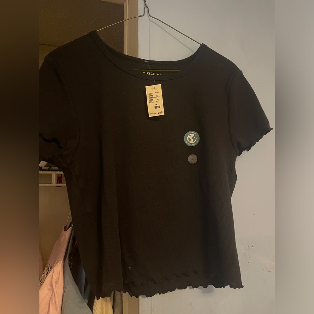 Black Aeropostale shrunken T-shirt/crop